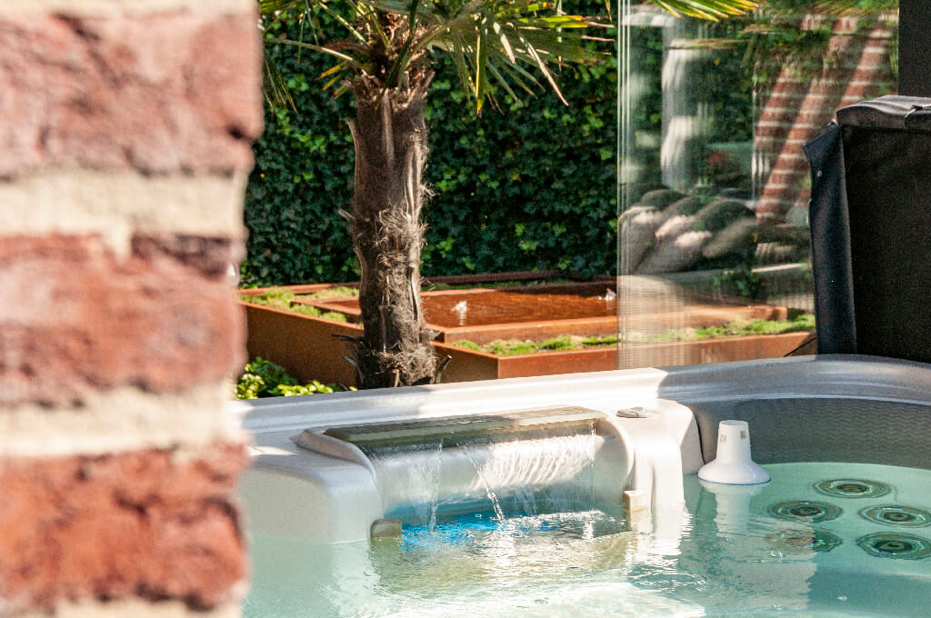 Zonnige renovatie- en relaxtuin